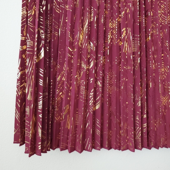 Lularoe Elegant Jill Metallic Pleated Skirt - Picture 5 of 15